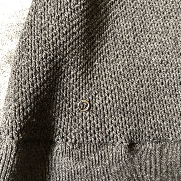 🛑SOLD 🛑SOLD🛑 SOLD🛑DO NOT BUY🛑 Lulu sweater - Picture 3 of 4